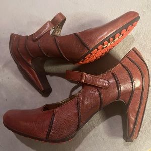 Tsubo Mary Jane heels